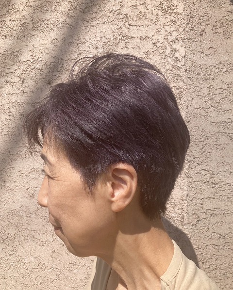 プラチナカラーが美しいショートスタイル