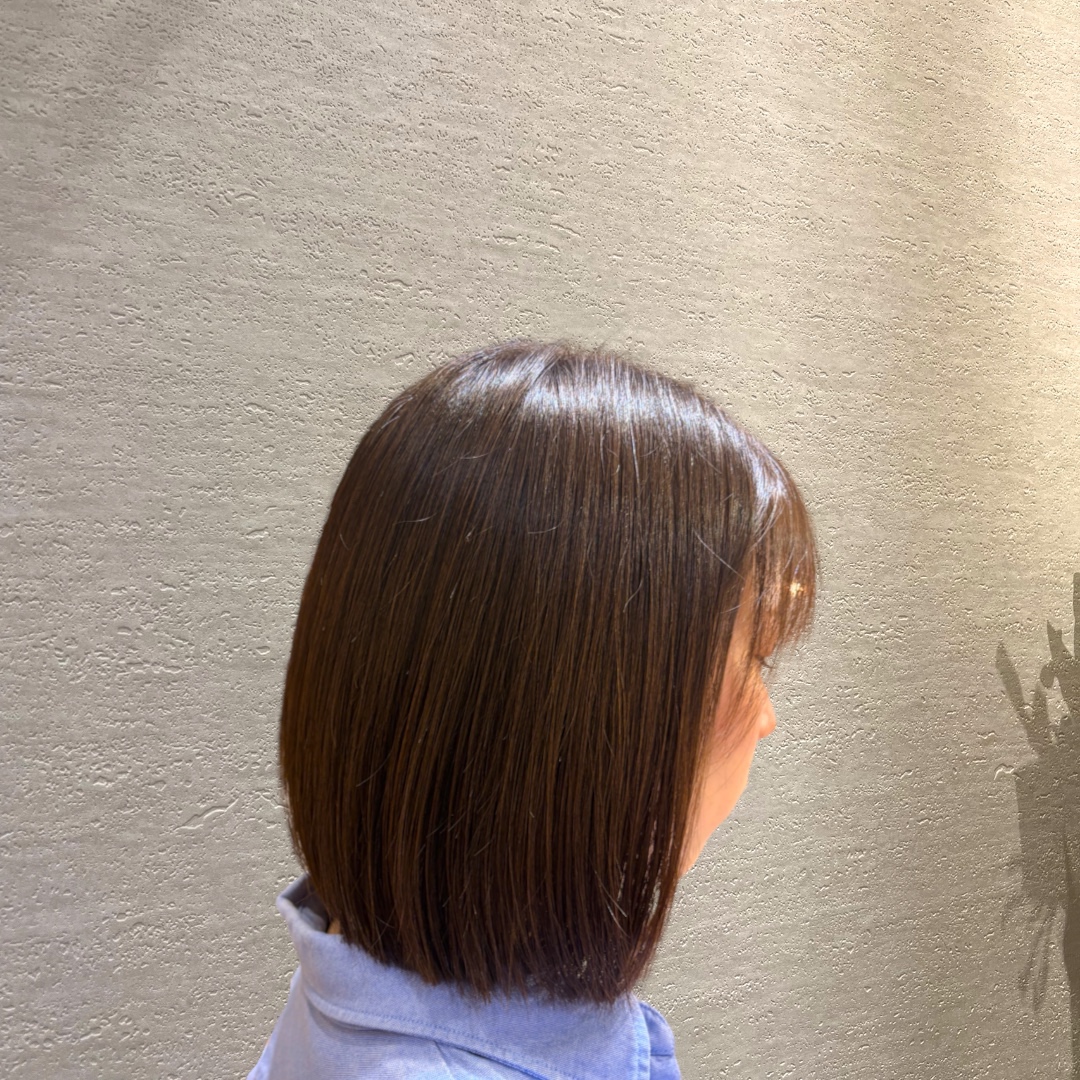 跳ねずに収まるお手入れ簡単ショートボブ